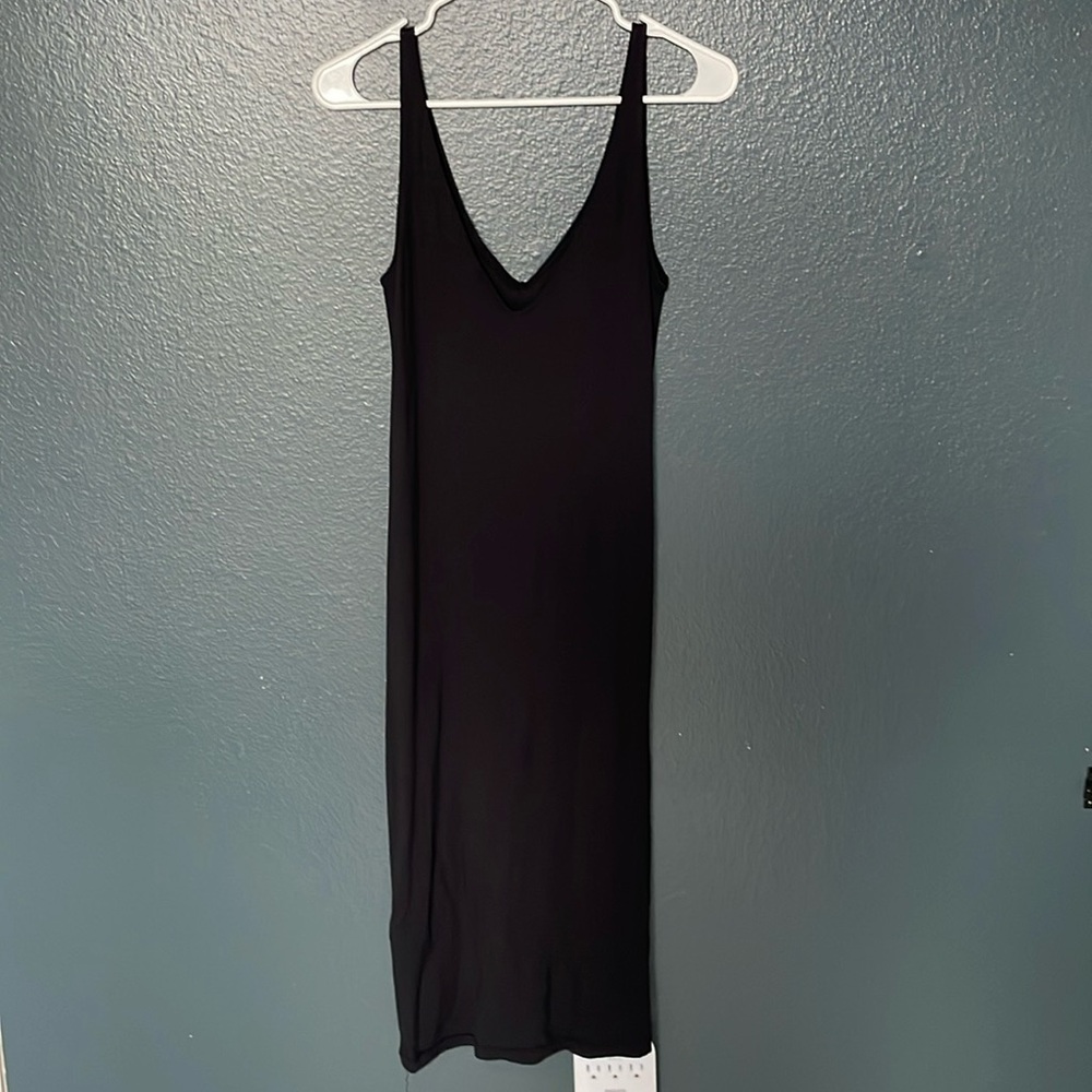 $5💕 H&M Bodycon Midi V-Neck Black Dress